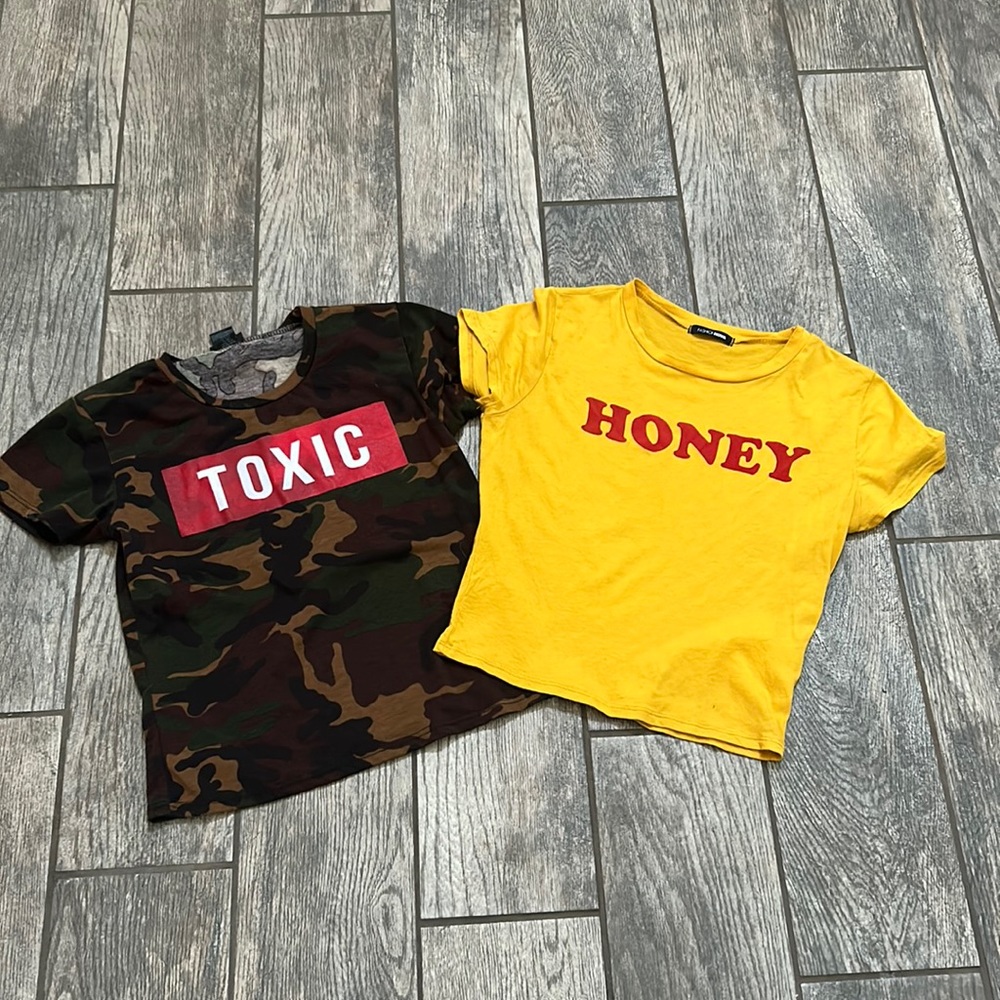 2 fitted Tees